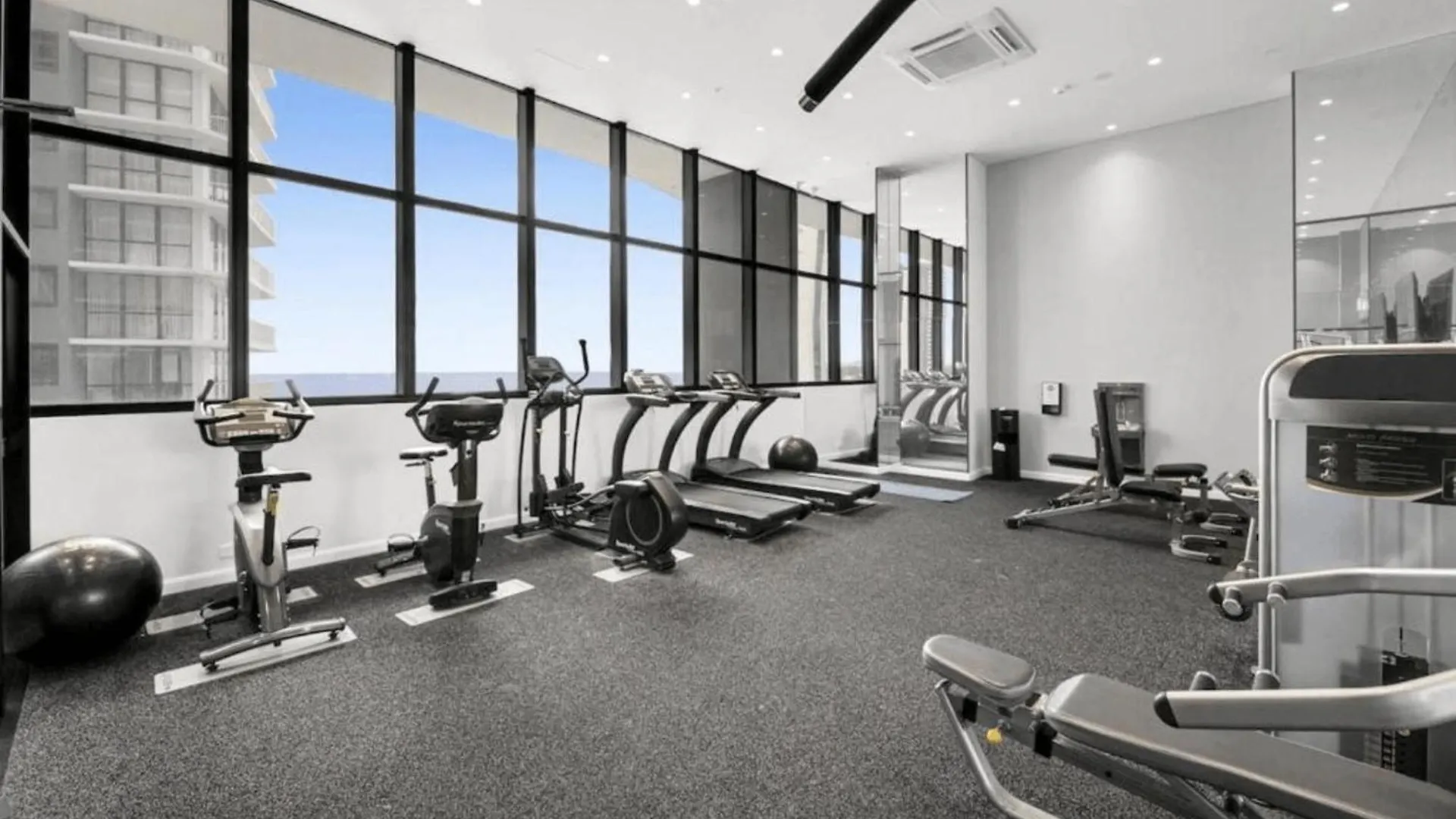 Oceans Suites - Q Stay Gold Coast 4*,  Austrálie