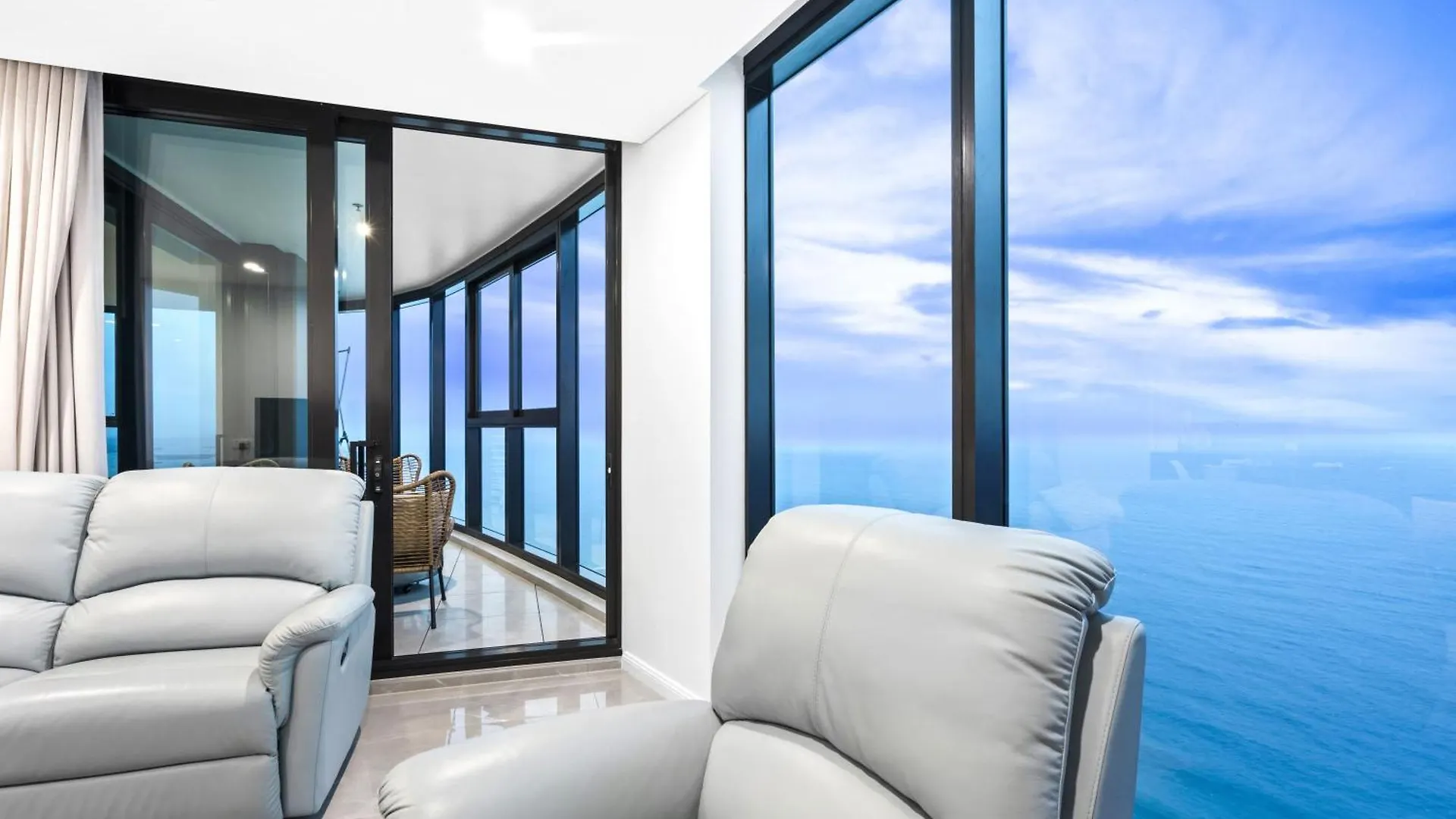 Oceans Suites - Q Stay Gold Coast 4*,
